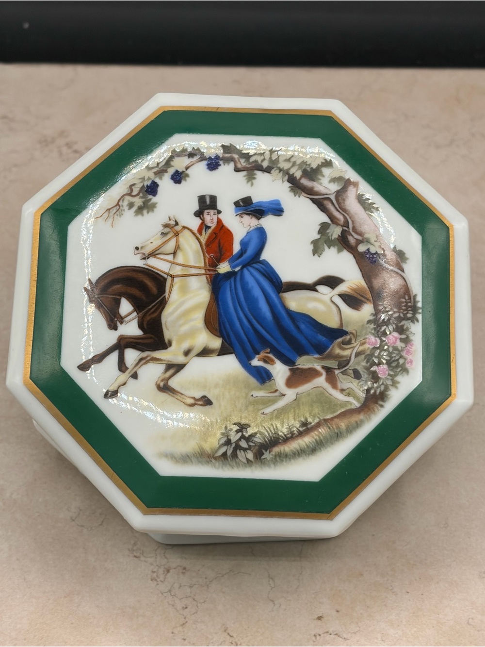 Vintage 1980's Elizabeth Arden Southern Heirlooms Powder / Trinket Box Fox Hunt